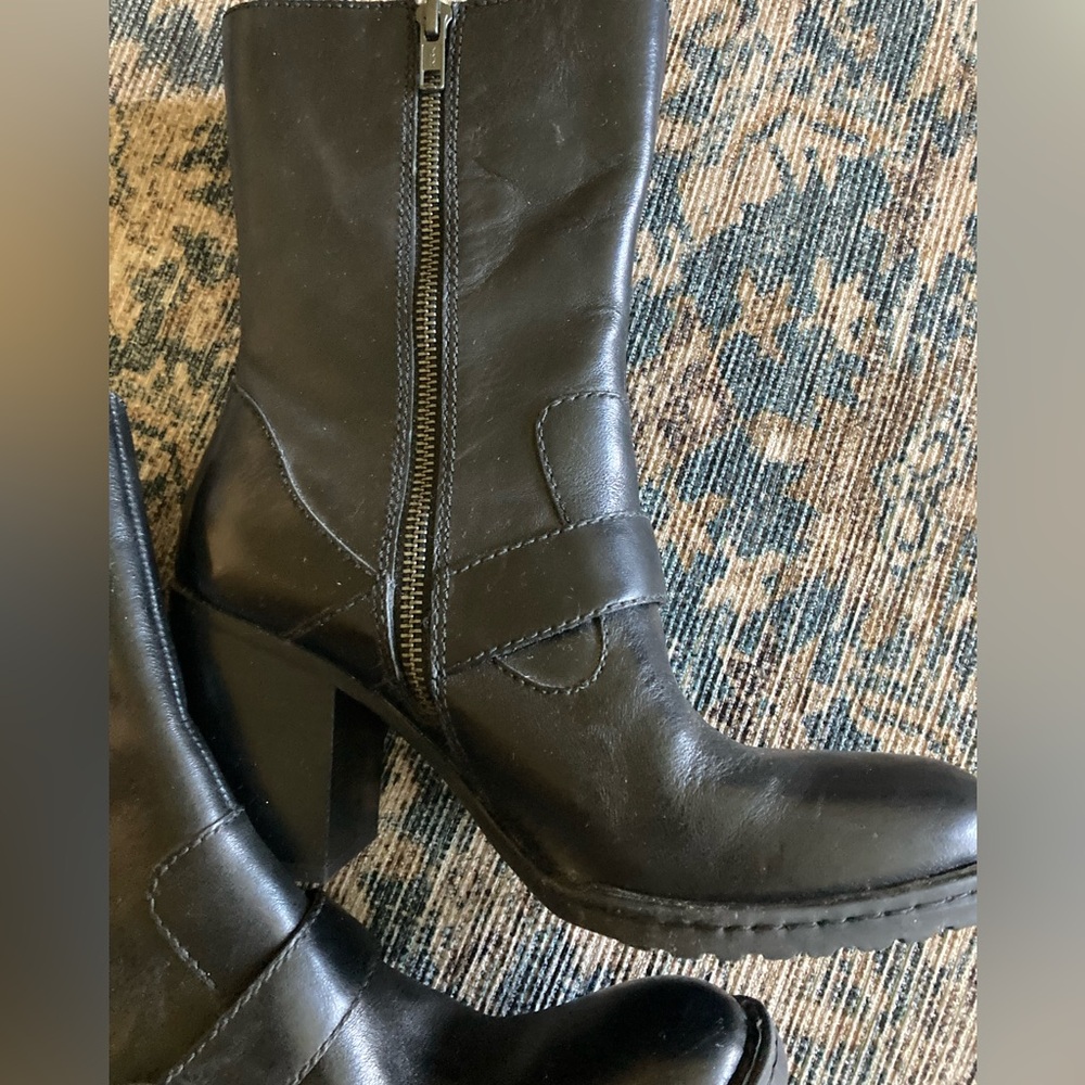 BORN boots - never worn! - Picture 3 of 10